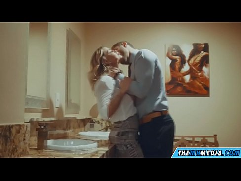 ❤️ Quan una rossa tetona et sedueix en un lavabo públic ❌ Sexe al ca.pornoklinge.ru ️❤